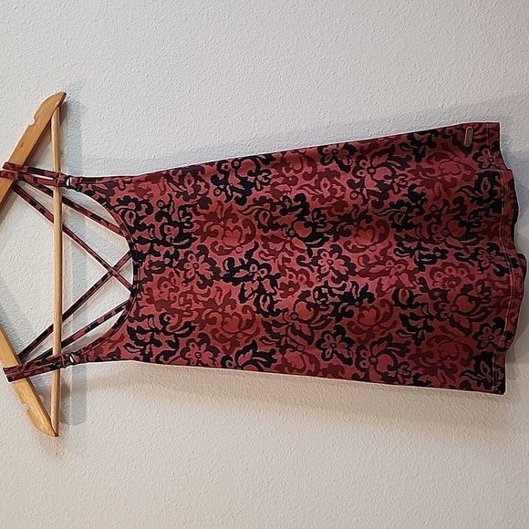 Nike Dri-FIT Brick Red Floral Strappy Back Slim Fit Shirt - Picture 1 of 9